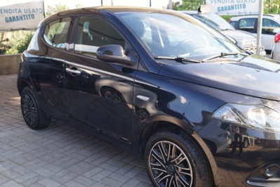 Lancia Ypsilon 1.0 FireFly 5 porte S&S Hybrid Ecochic Gold (3)