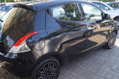 Lancia Ypsilon 1.0 FireFly 5 porte S&S Hybrid Ecochic Gold (4)