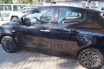 Lancia Ypsilon 1.0 FireFly 5 porte S&S Hybrid Ecochic Gold (6)