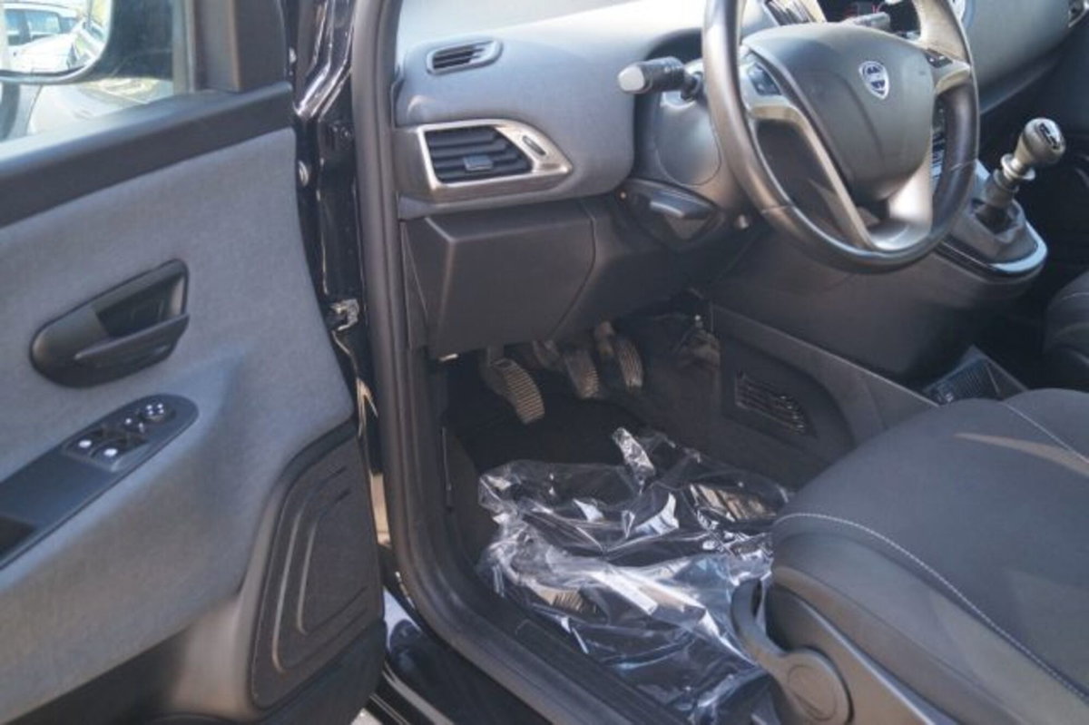 Lancia Ypsilon 1.0 FireFly 5 porte S&S Hybrid Ecochic Gold (7)