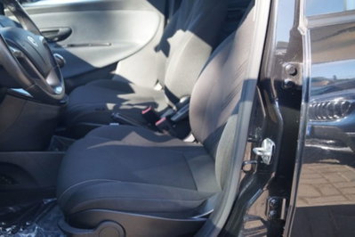 Lancia Ypsilon 1.0 FireFly 5 porte S&S Hybrid Ecochic Gold (8)