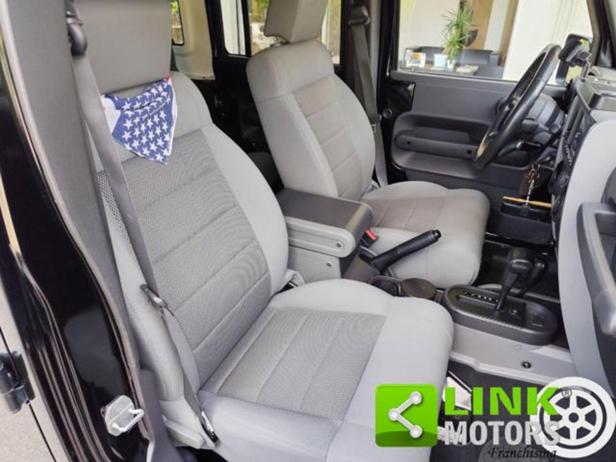 Jeep Wrangler Unlimited 2.8 CRD DPF Rubicon Auto (5)