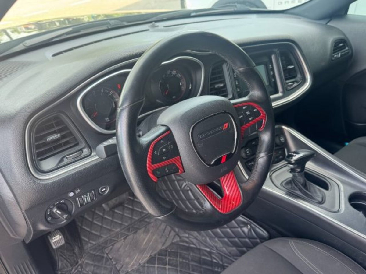 Dodge Challenger 3.6 V6 SXT awd 309cv at8 (9)