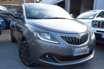 Lancia Ypsilon 1.0 FireFly 5 porte S&S Hybrid Gold Plus (2)