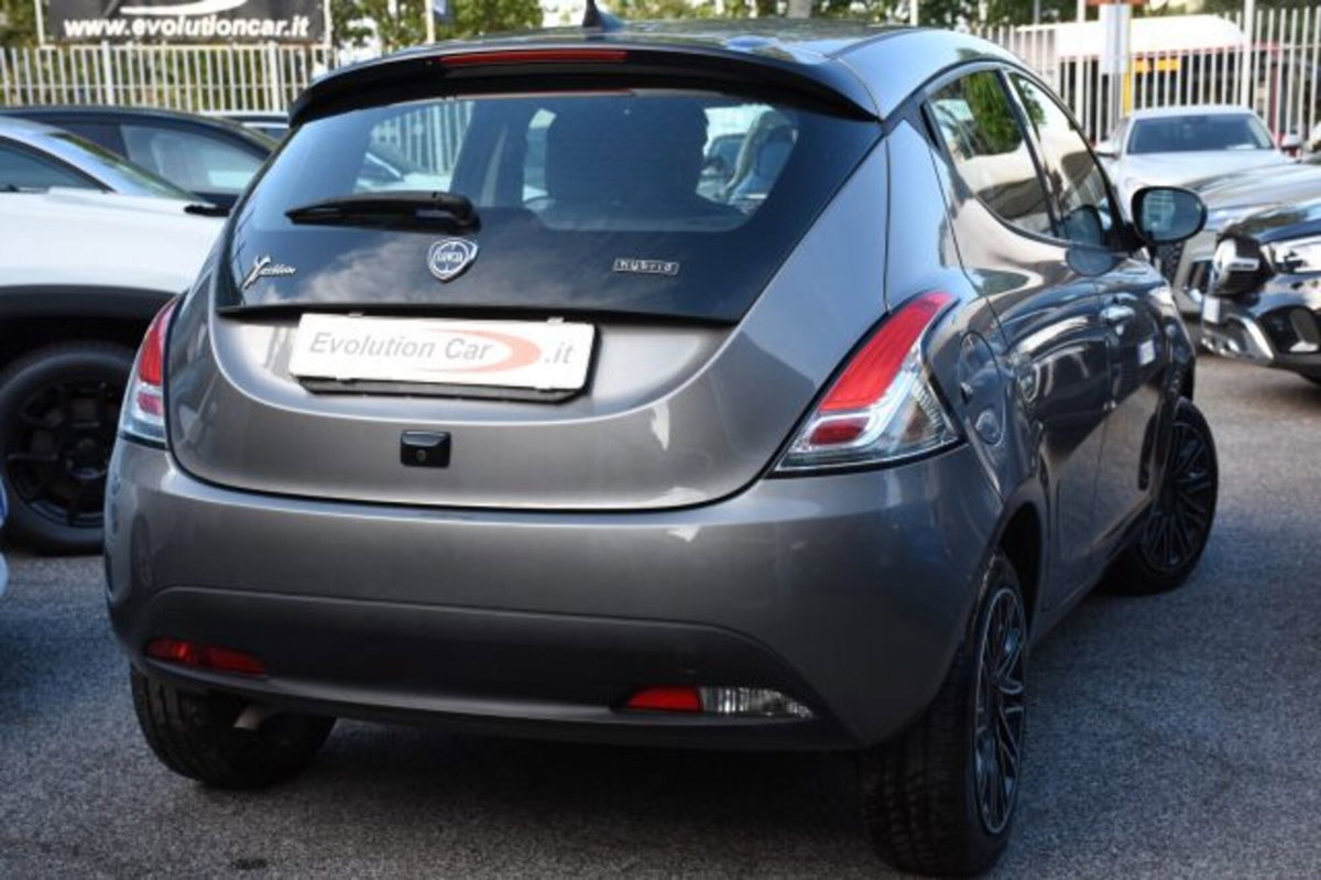 Lancia Ypsilon 1.0 FireFly 5 porte S&S Hybrid Gold Plus (3)