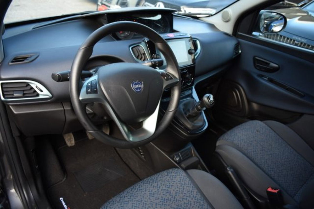 Lancia Ypsilon 1.0 FireFly 5 porte S&S Hybrid Gold Plus (5)