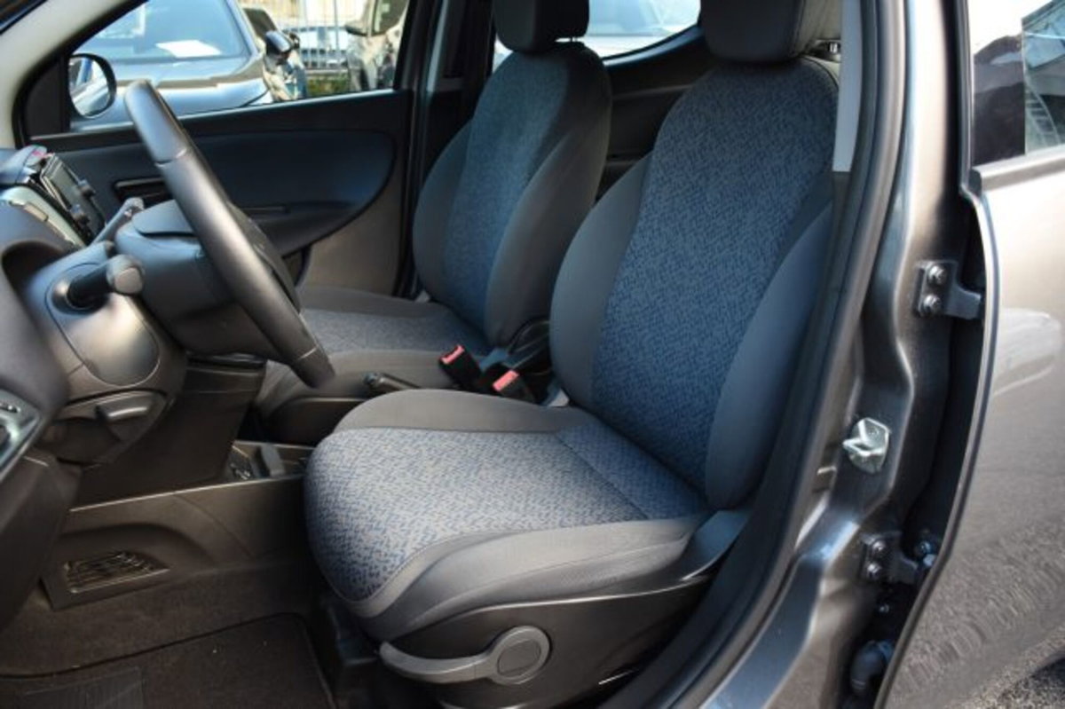 Lancia Ypsilon 1.0 FireFly 5 porte S&S Hybrid Gold Plus (6)