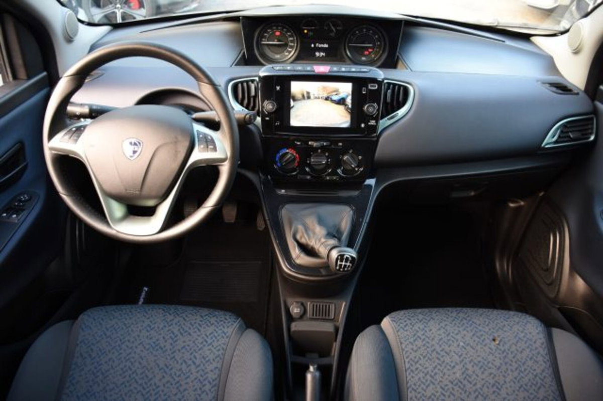 Lancia Ypsilon 1.0 FireFly 5 porte S&S Hybrid Gold Plus (8)