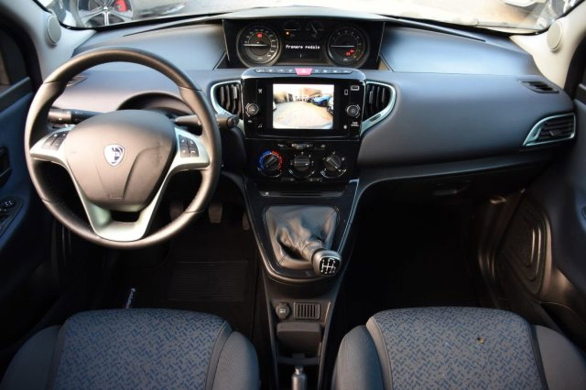 Lancia Ypsilon 1.0 FireFly 5 porte S&S Hybrid Gold Plus (9)