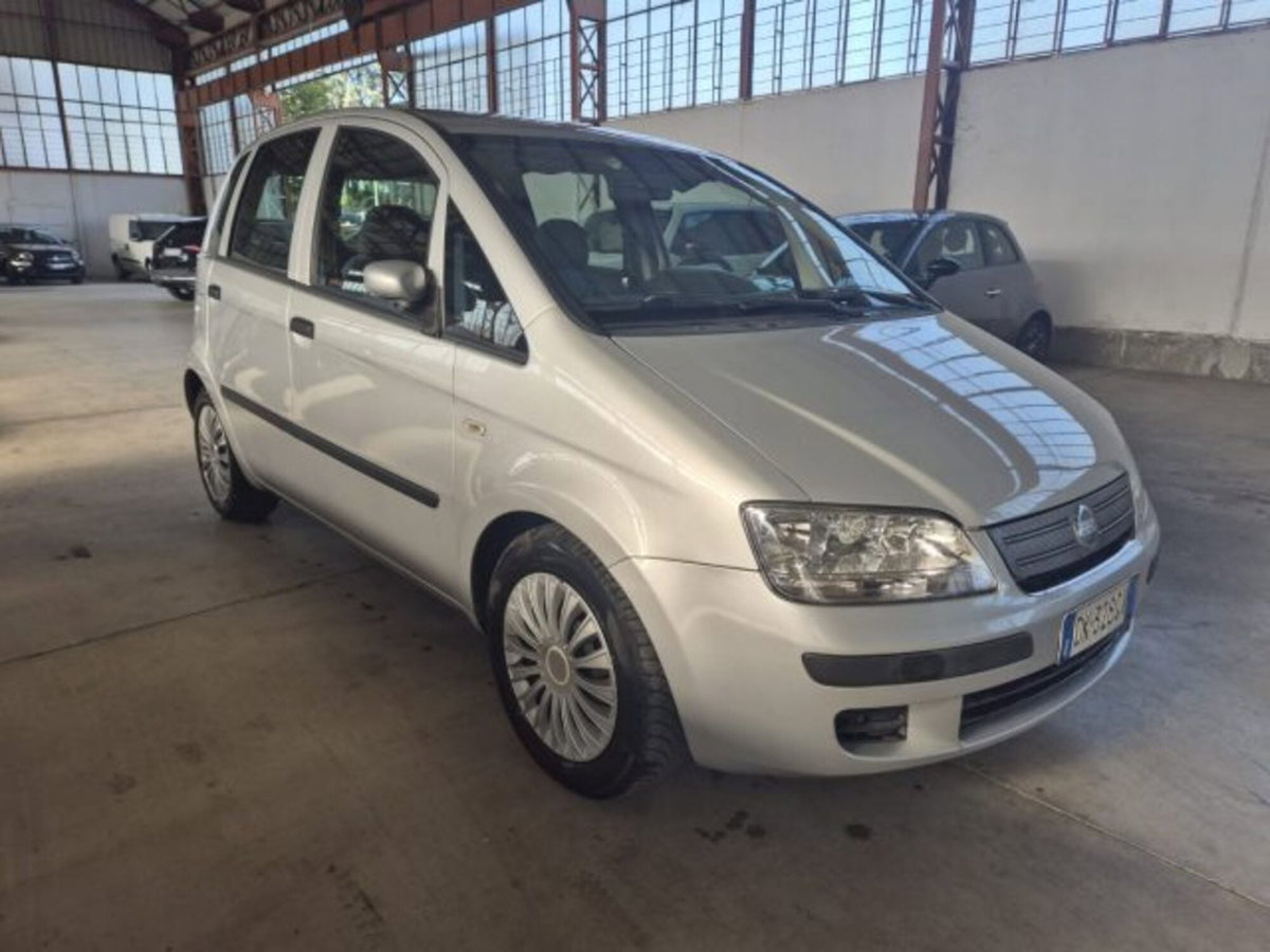 Fiat Idea 1.2 16V BlackLabel (2)