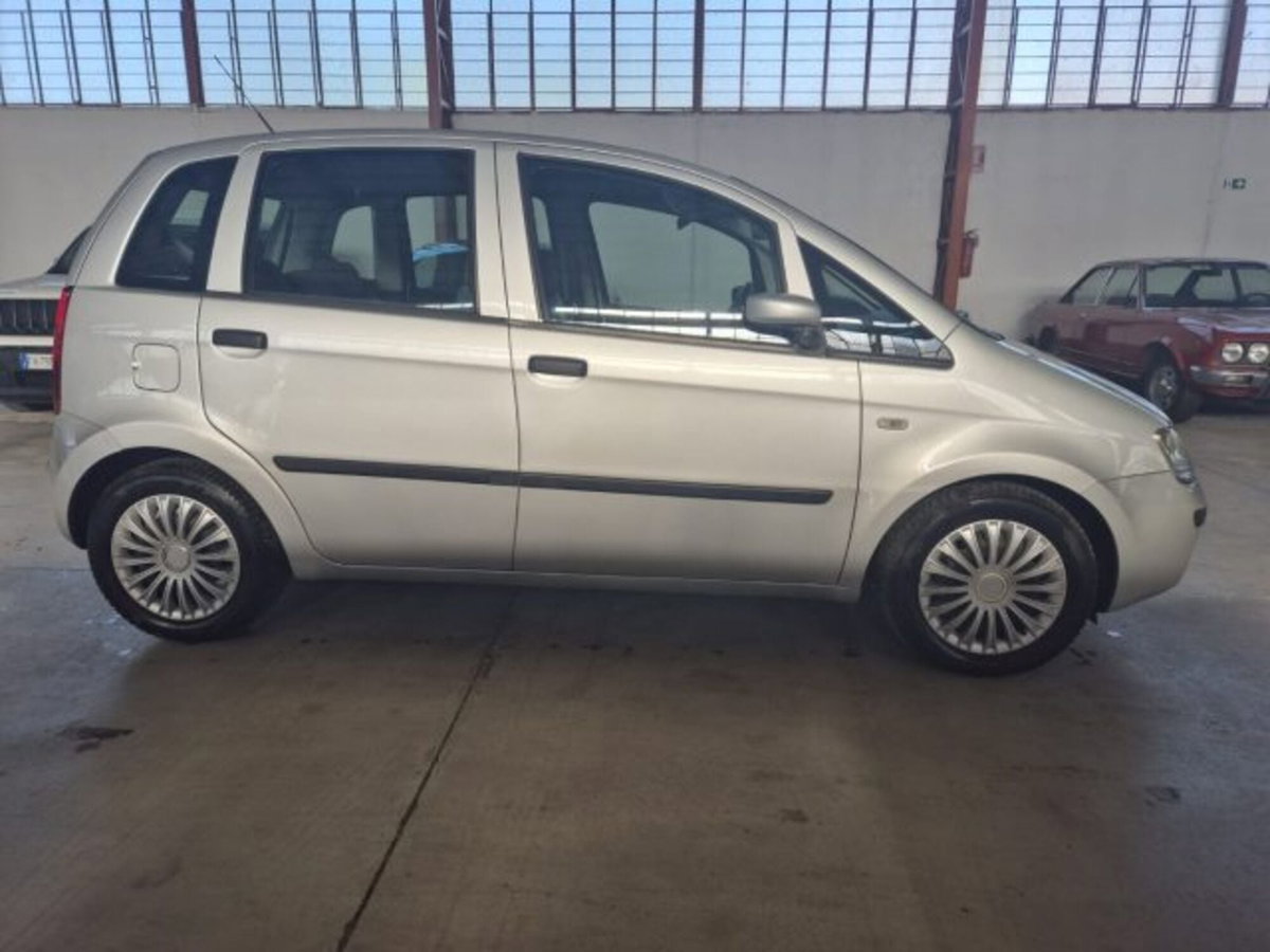 Fiat Idea 1.2 16V BlackLabel (3)