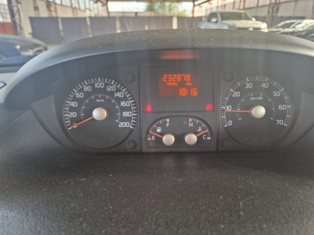Fiat Idea 1.2 16V BlackLabel (9)