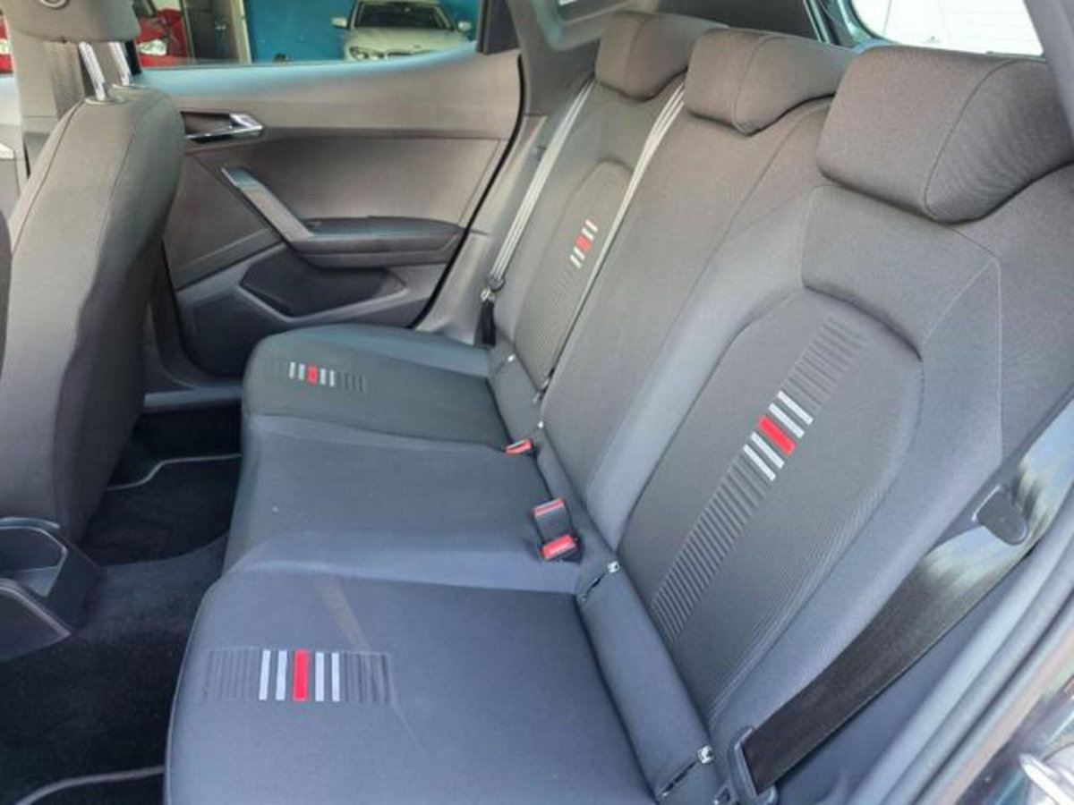 SEAT Arona 1.0 TGI FR (11)