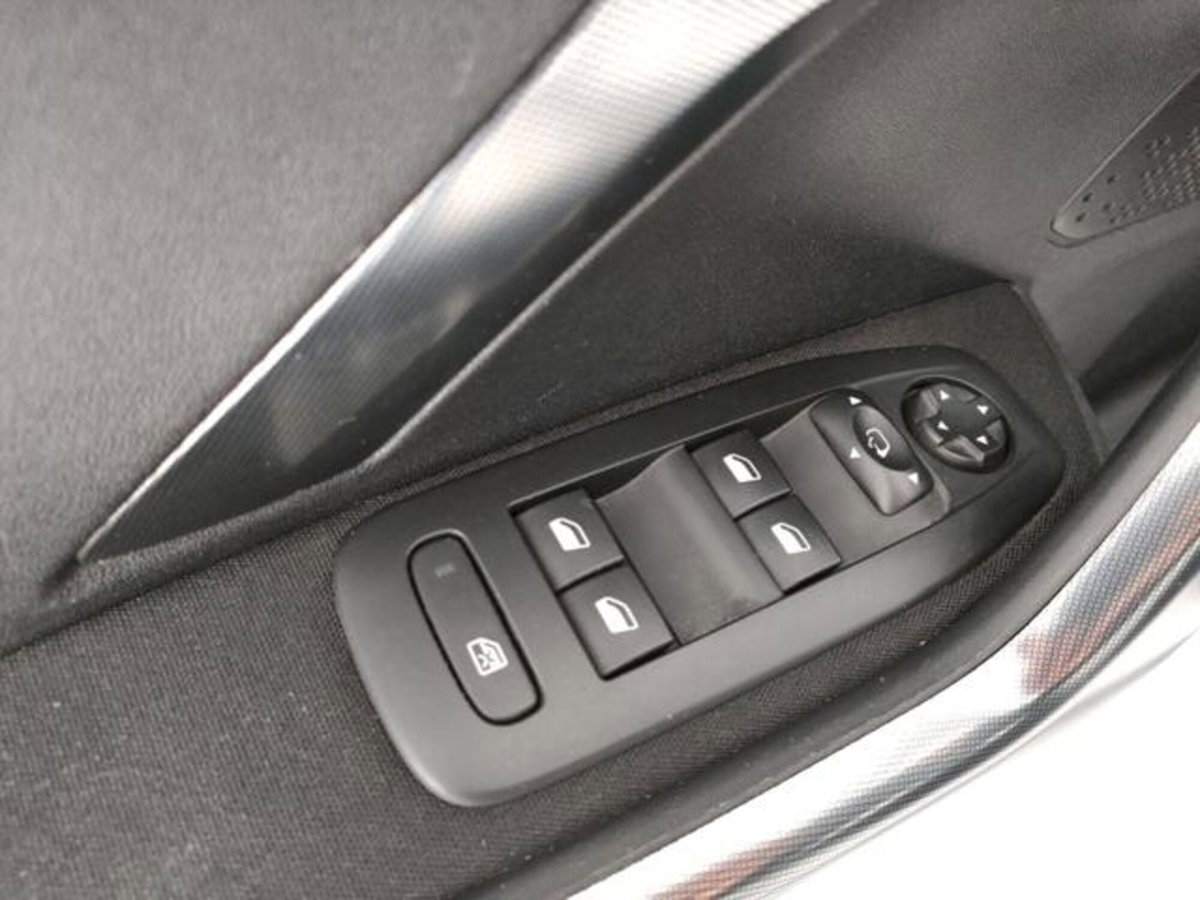 Peugeot 2008 Turbo 110 S&S Allure (17)