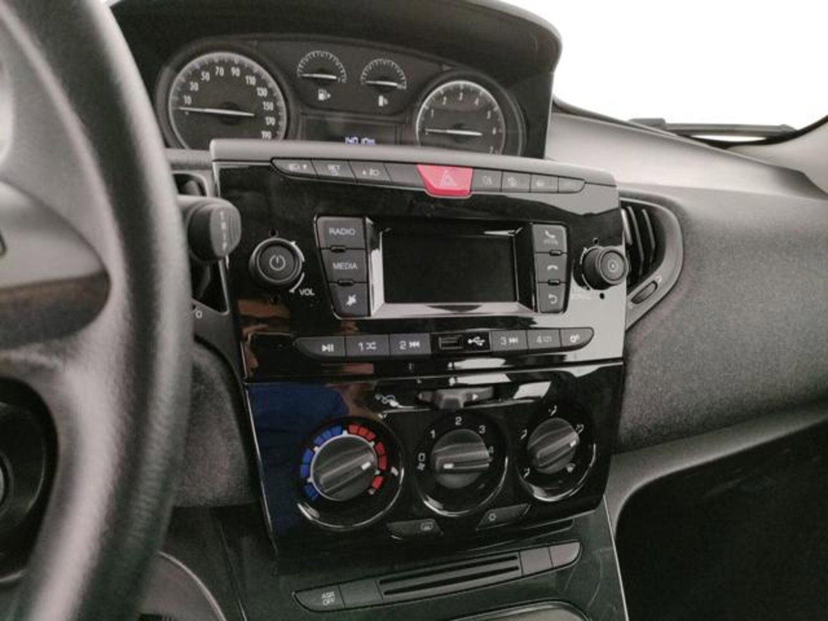 Lancia Ypsilon 1.0 FireFly 5 porte S&S Hybrid Ecochic Silver (10)