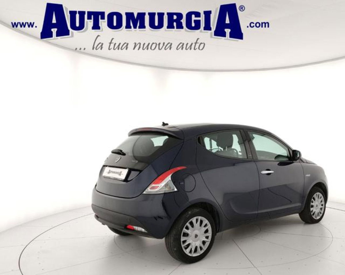 Lancia Ypsilon 1.0 FireFly 5 porte S&S Hybrid Ecochic Silver (3)