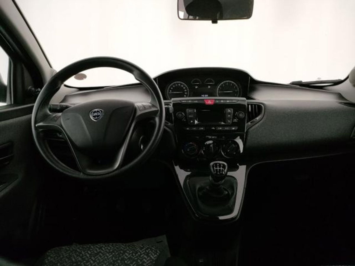 Lancia Ypsilon 1.0 FireFly 5 porte S&S Hybrid Ecochic Silver (7)