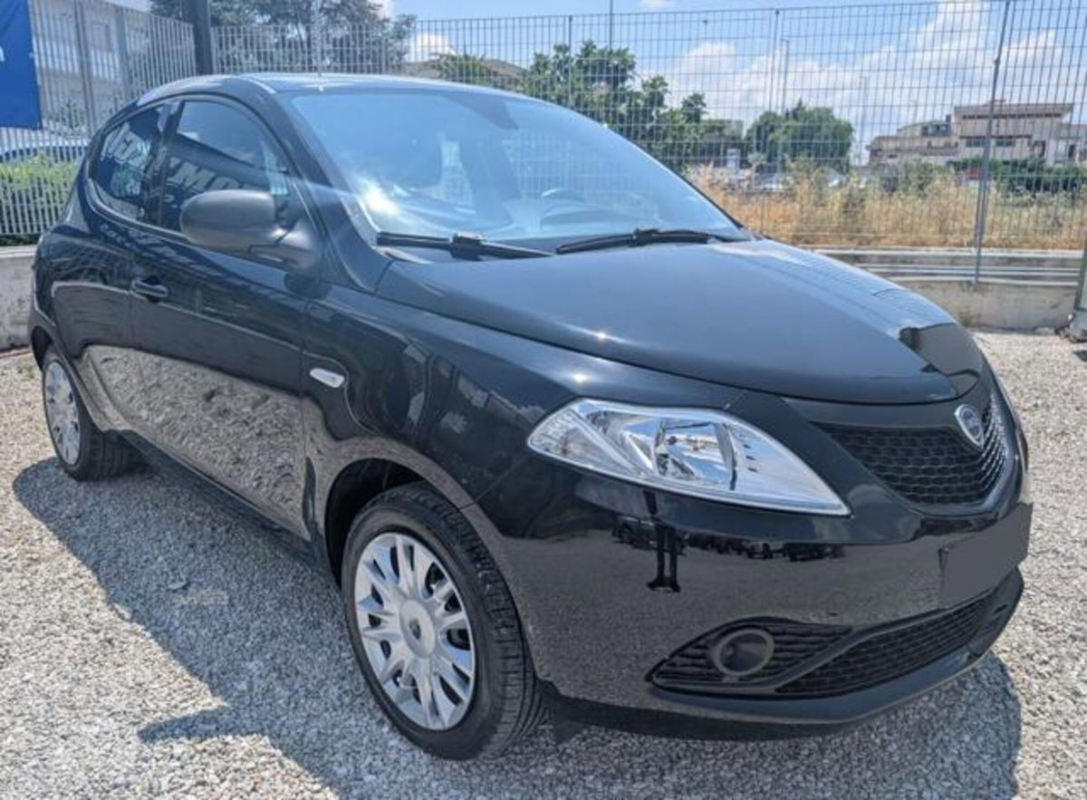 Lancia Ypsilon 1.2 69 CV 5 porte Elefantino Blu (2)