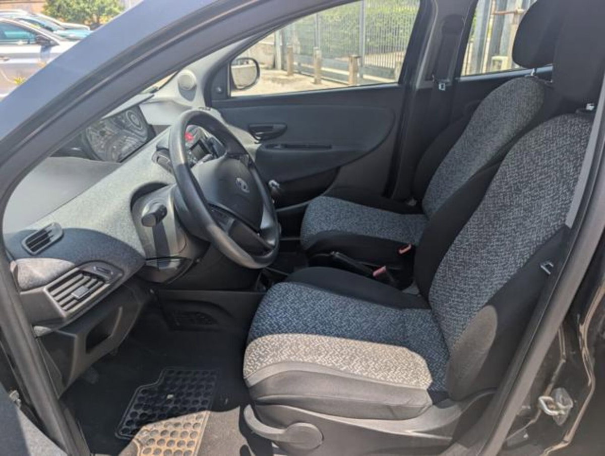 Lancia Ypsilon 1.2 69 CV 5 porte Elefantino Blu (5)