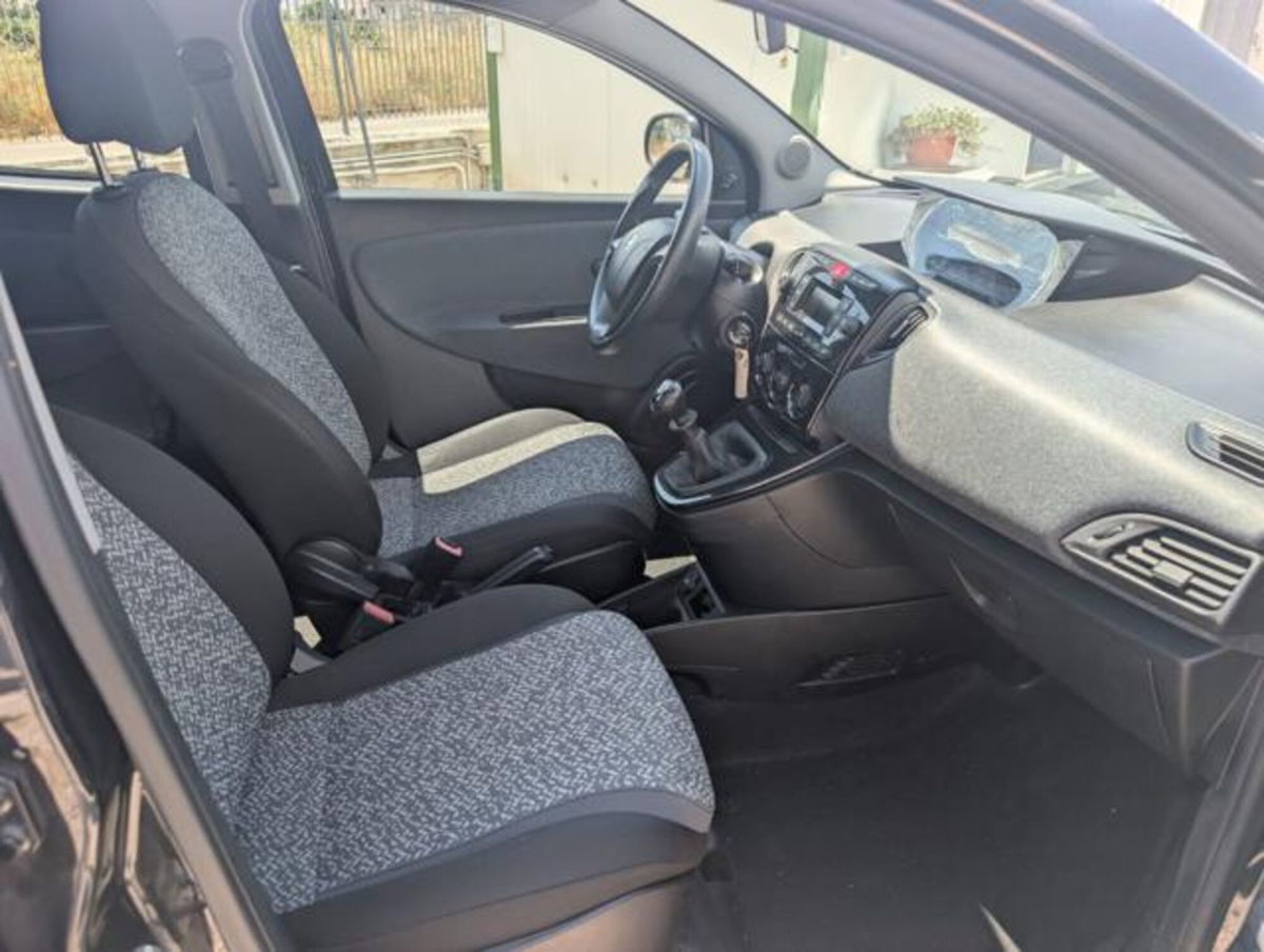 Lancia Ypsilon 1.2 69 CV 5 porte Elefantino Blu (8)