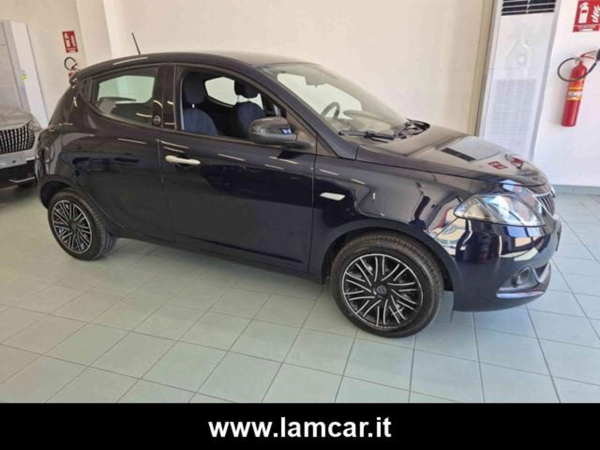 Lancia Ypsilon 1.0 FireFly 5 porte S&S Hybrid Ecochic Silver (14)