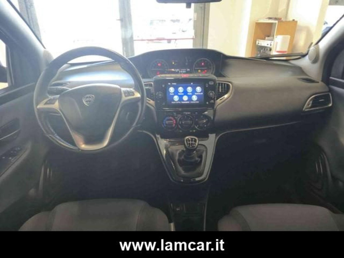 Lancia Ypsilon 1.0 FireFly 5 porte S&S Hybrid Ecochic Silver (17)