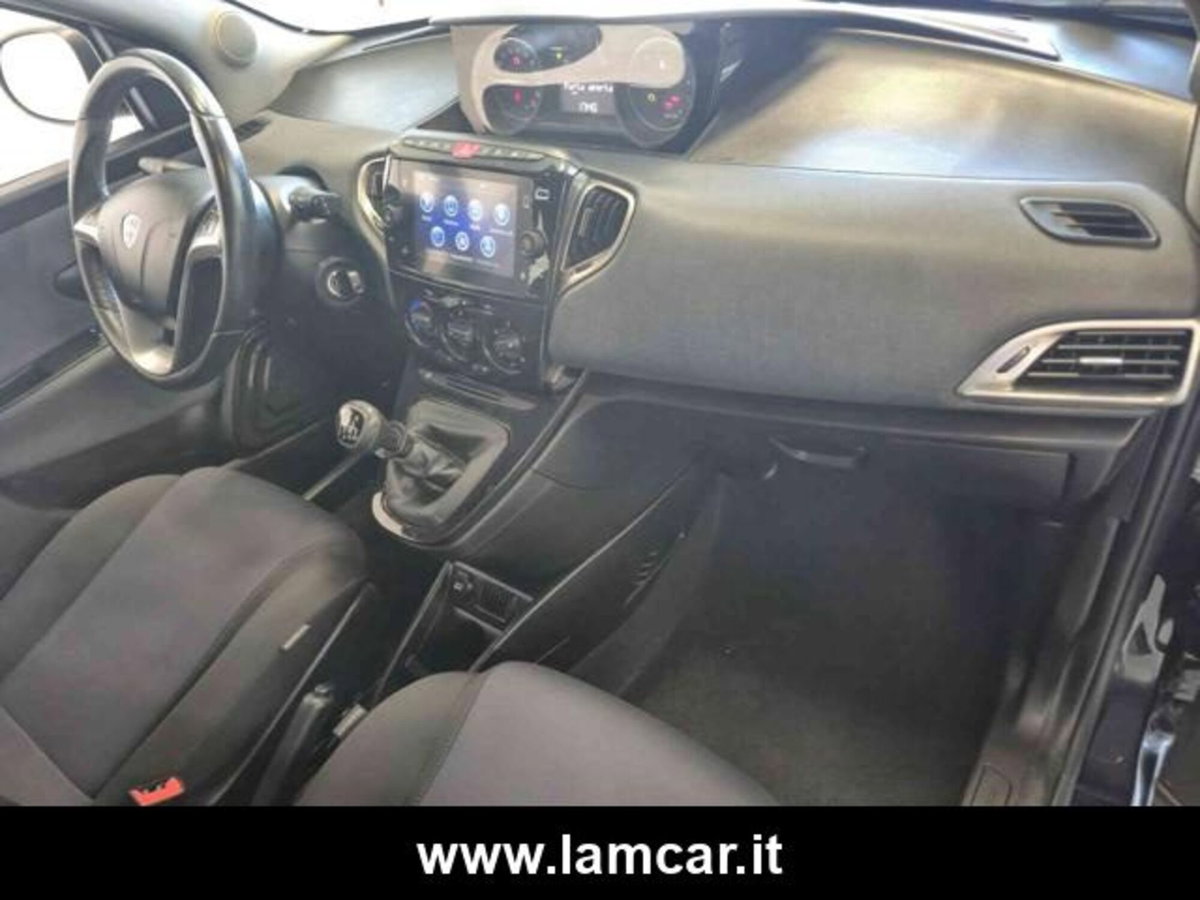 Lancia Ypsilon 1.0 FireFly 5 porte S&S Hybrid Ecochic Silver (18)