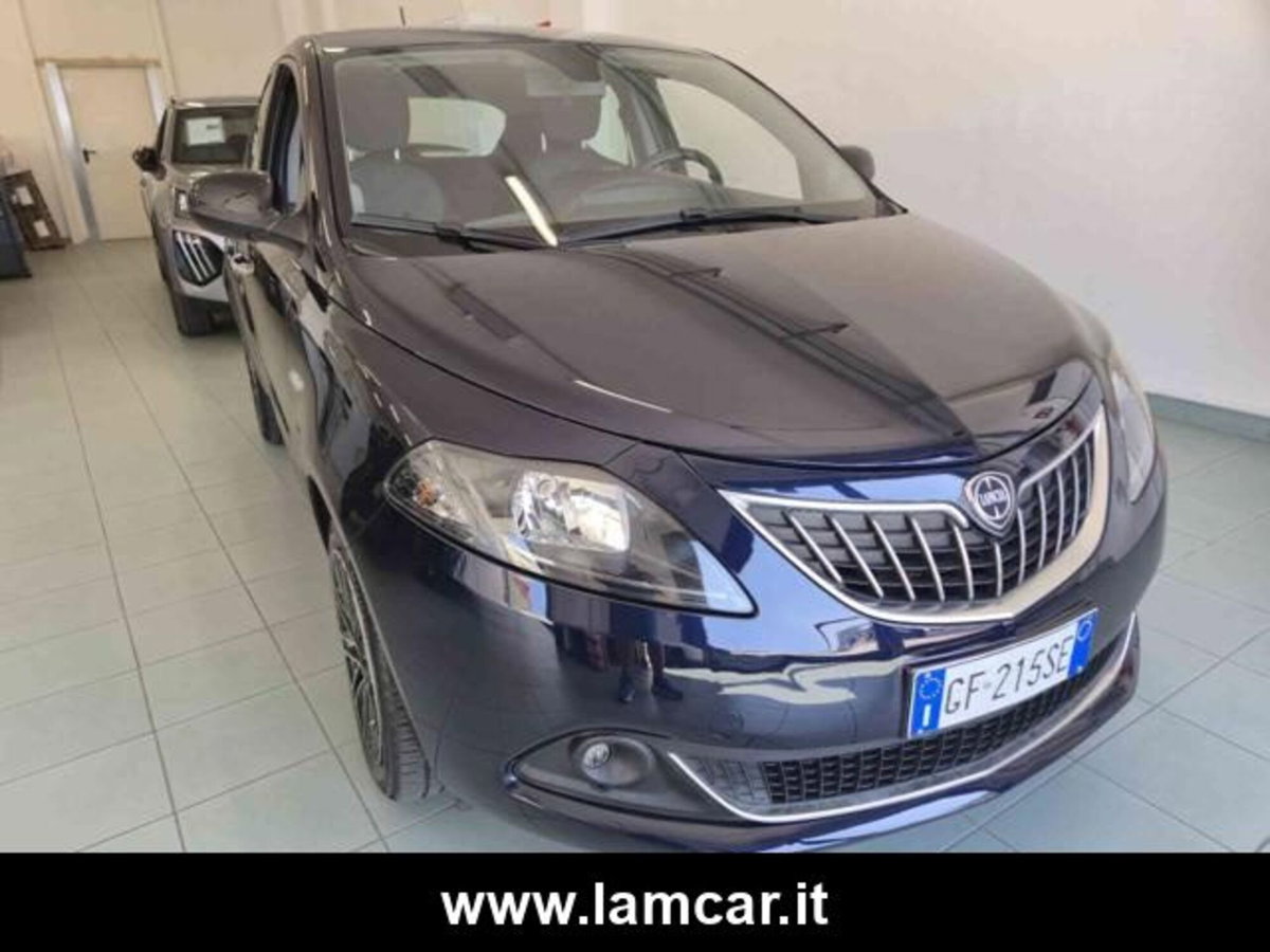 Lancia Ypsilon 1.0 FireFly 5 porte S&S Hybrid Ecochic Silver (2)