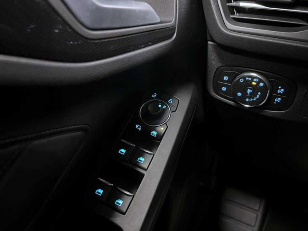 Ford Focus 1.5 EcoBlue 115 CV automatico 5p. ST-Line Style (11)