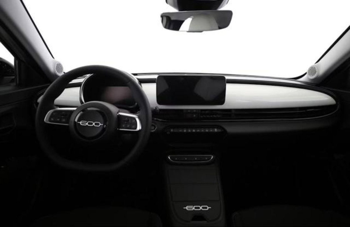 Fiat 600 1.2 hybrid 145cv auto (4)