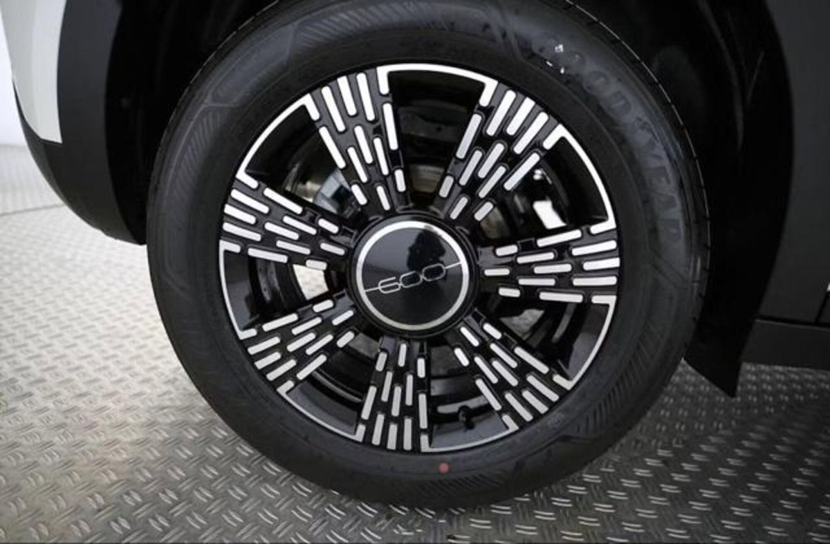 Fiat 600 1.2 hybrid 145cv auto (5)
