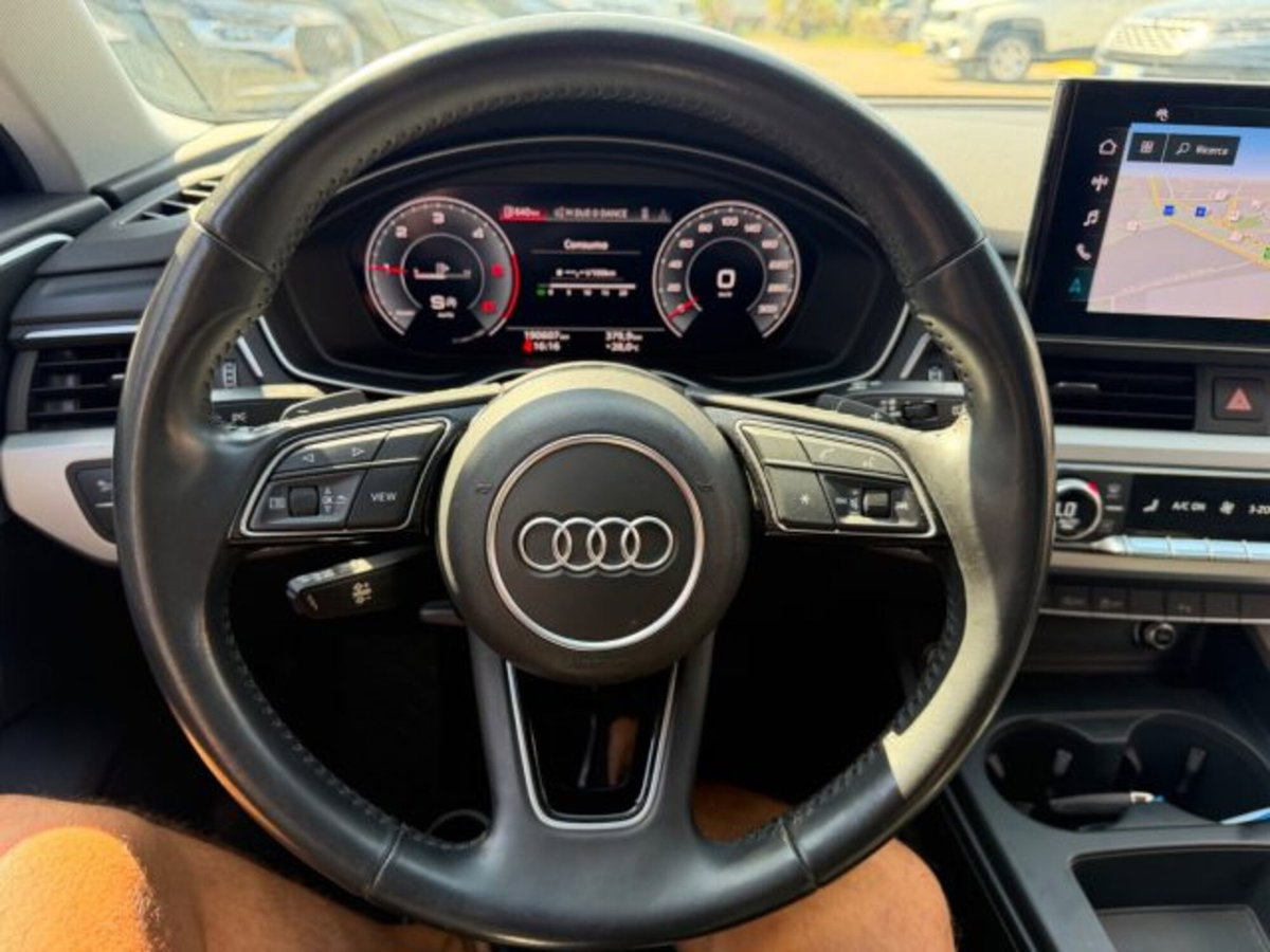 Audi A4 Avant 30 TDI/136 CV S tronic Business Advanced (16)