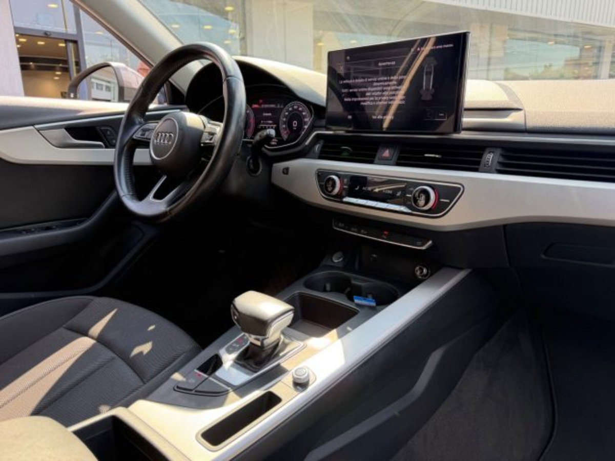 Audi A4 Avant 30 TDI/136 CV S tronic Business Advanced (17)