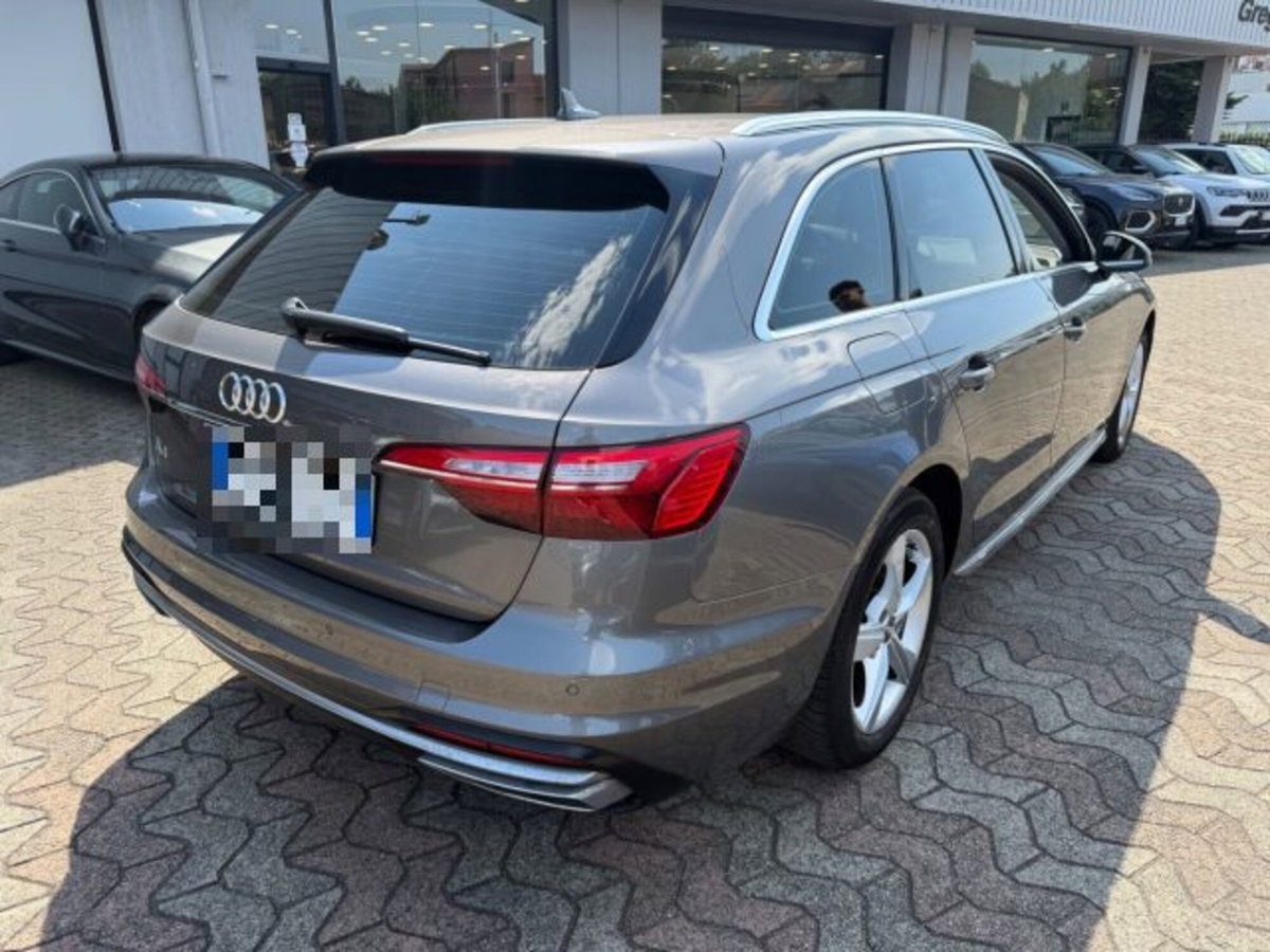 Audi A4 Avant 30 TDI/136 CV S tronic Business Advanced (6)