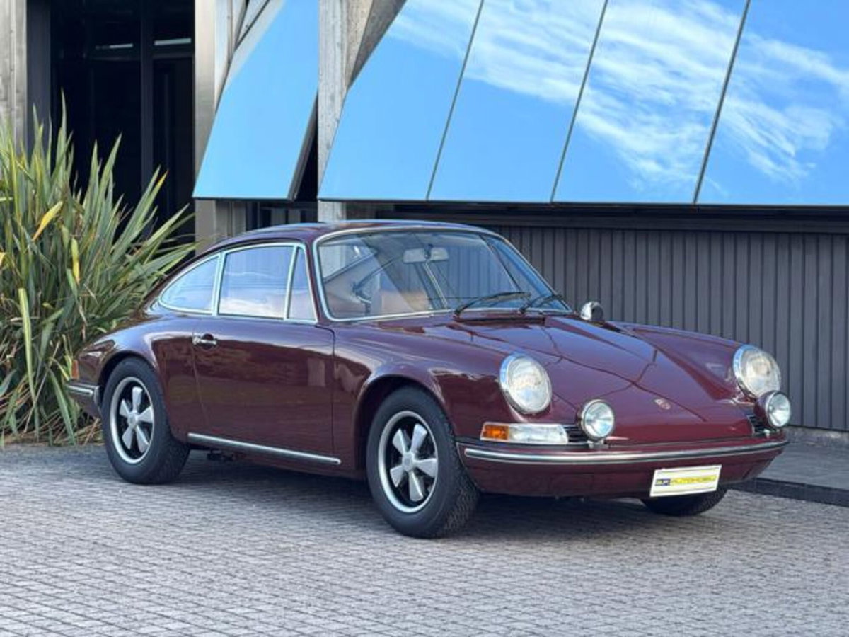 Porsche 911 Coupé 3.0 Carrera T (2)