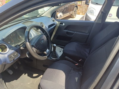 Ford Fiesta 1.4 TDCi 5p. Titanium (11)