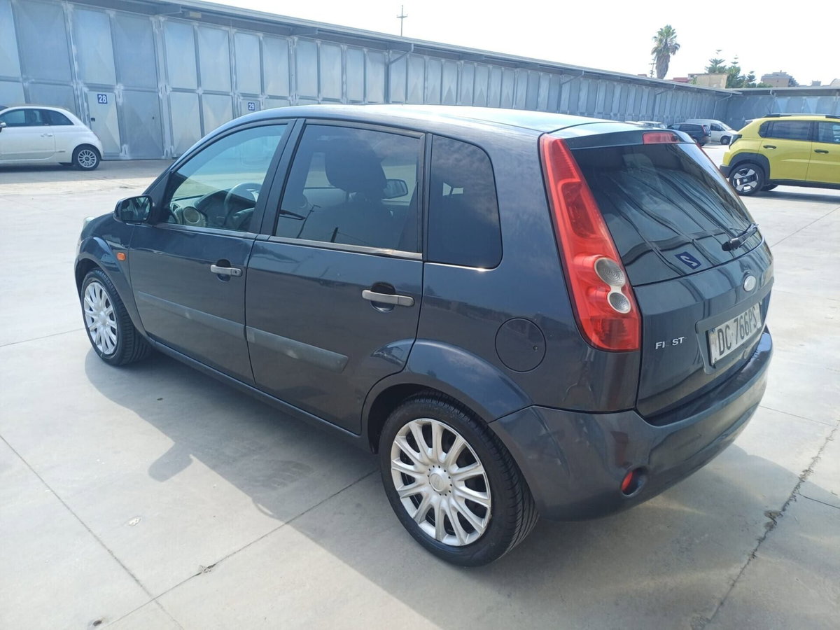 Ford Fiesta 1.4 TDCi 5p. Titanium (4)