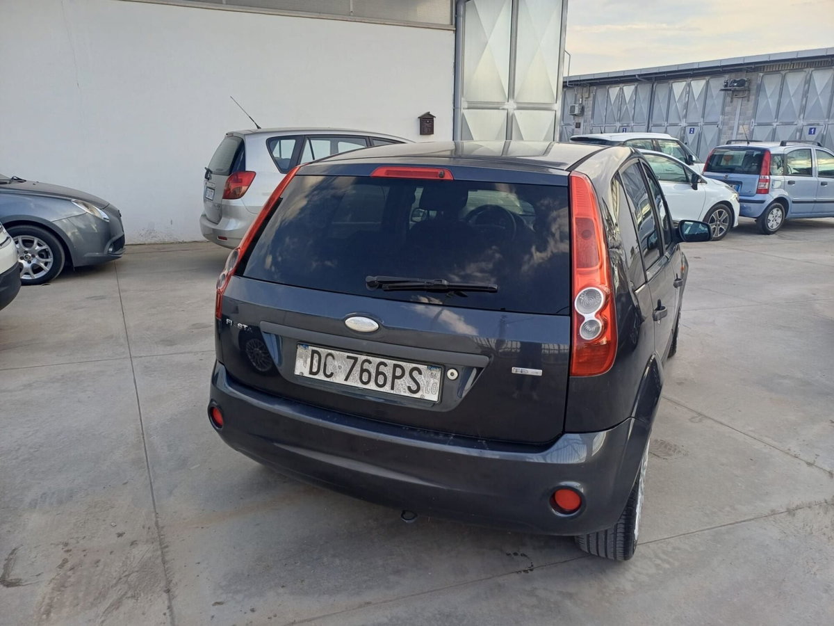 Ford Fiesta 1.4 TDCi 5p. Titanium (6)