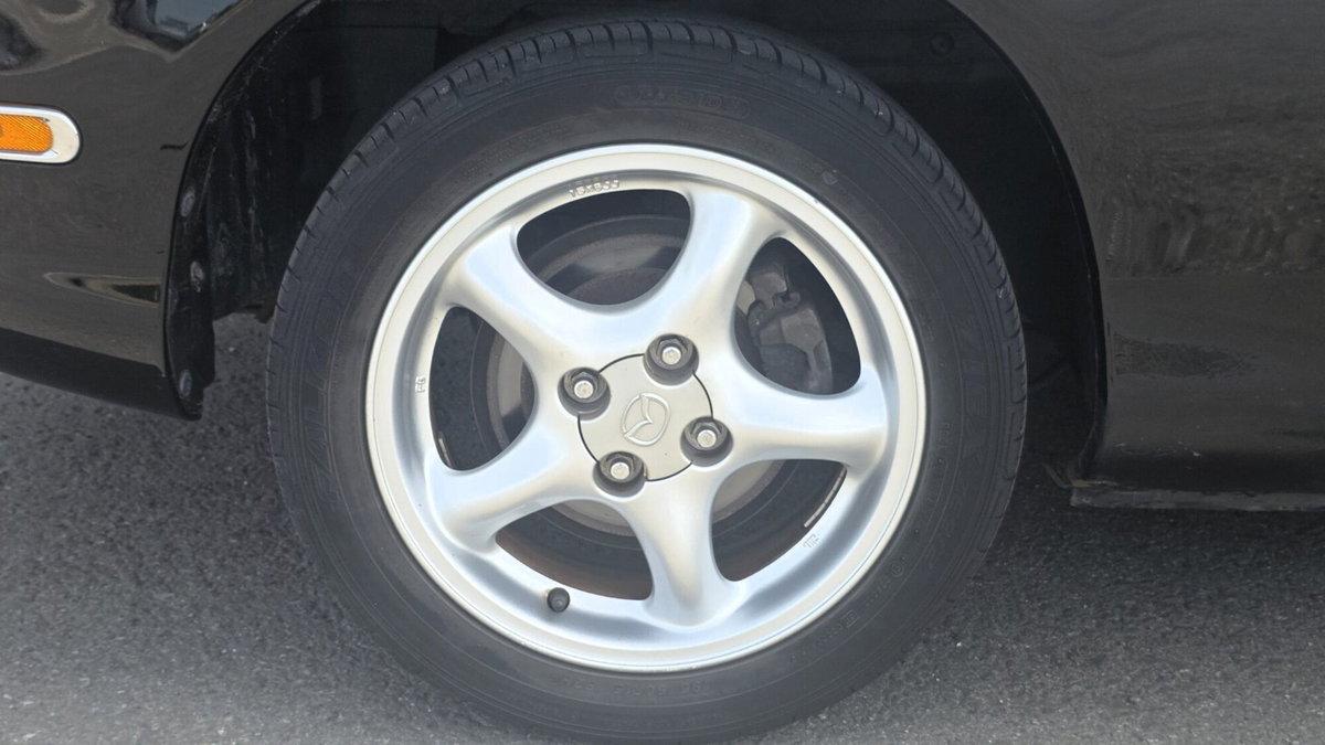 Mazda MX-5 1.6i 16V cat Backstage (19)
