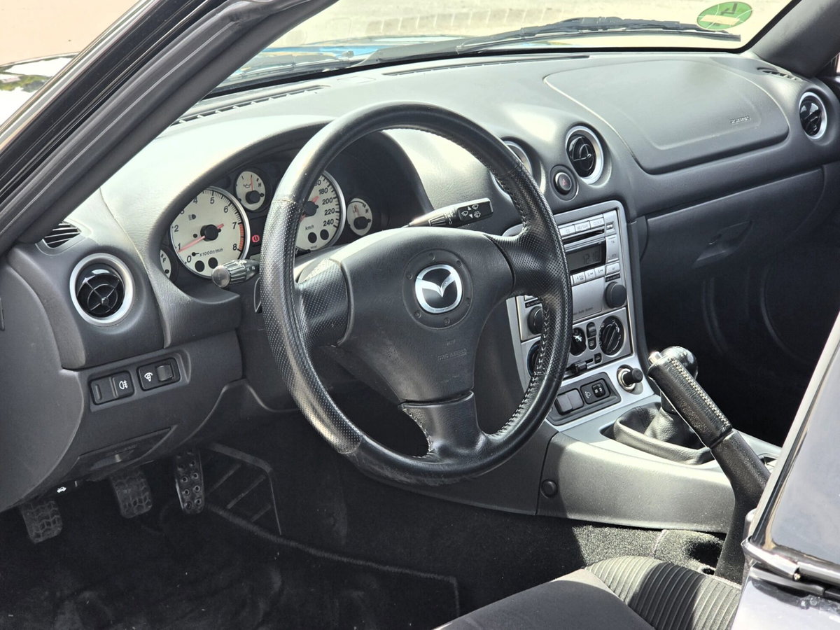 Mazda MX-5 1.6i 16V cat Backstage (2)