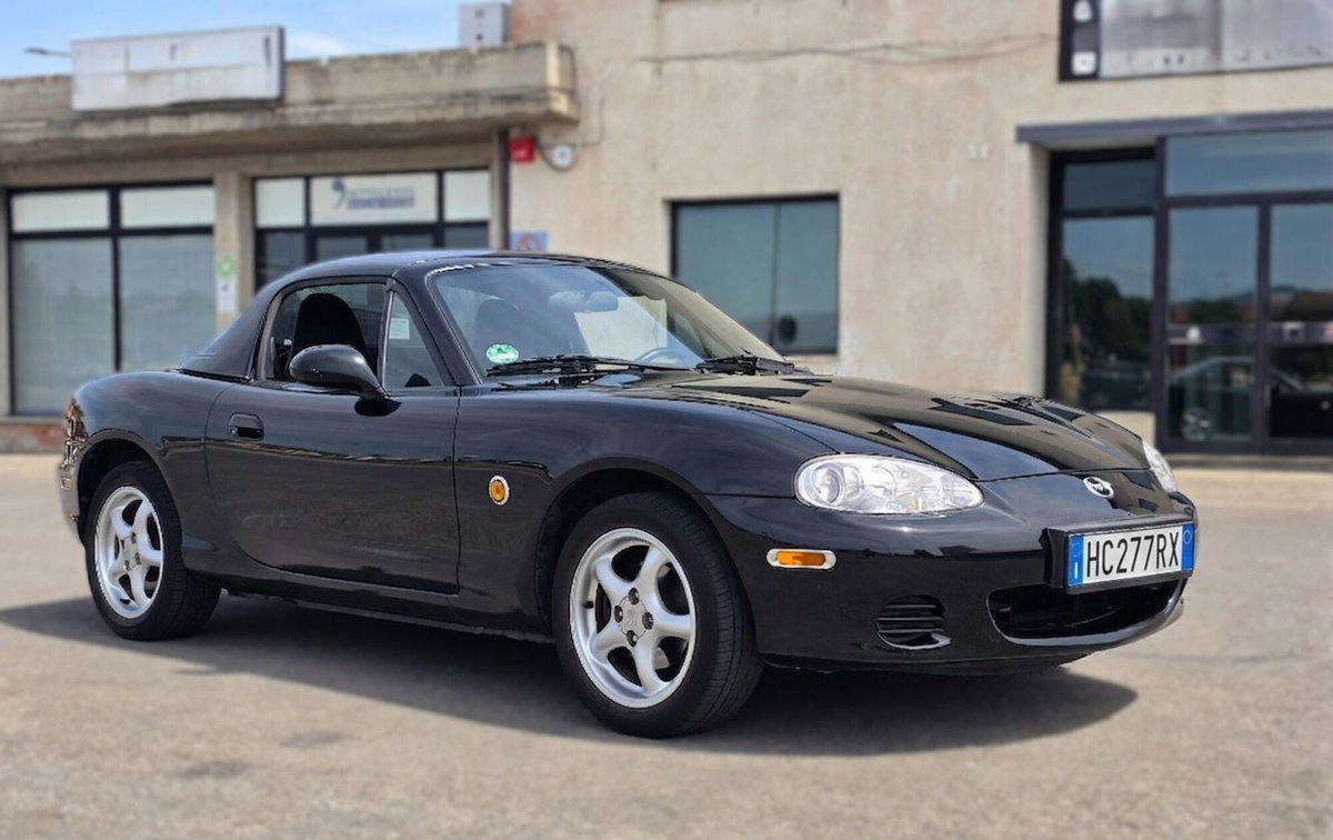 Mazda MX-5 1.6i 16V cat Backstage (3)