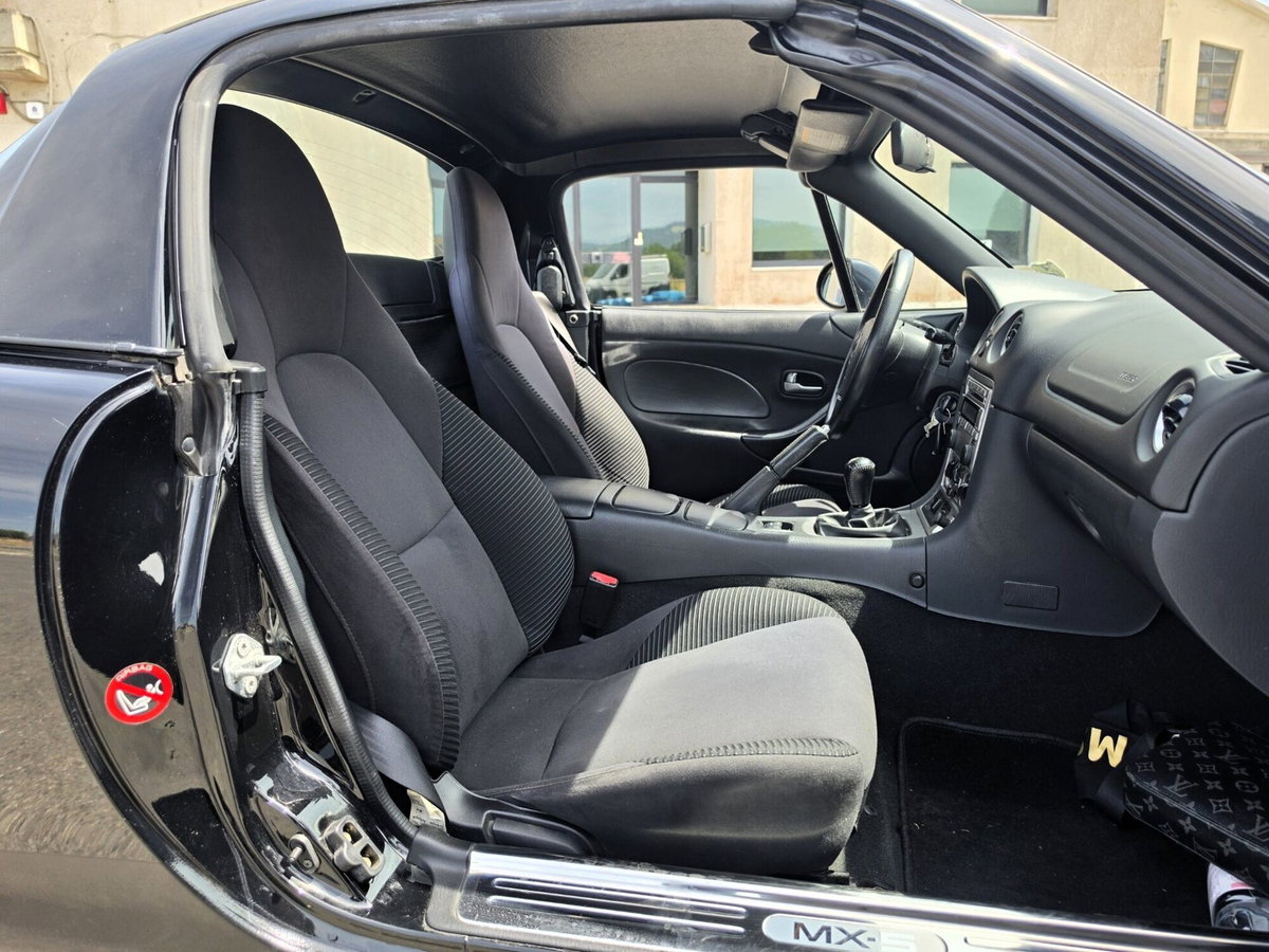 Mazda MX-5 1.6i 16V cat Backstage (8)