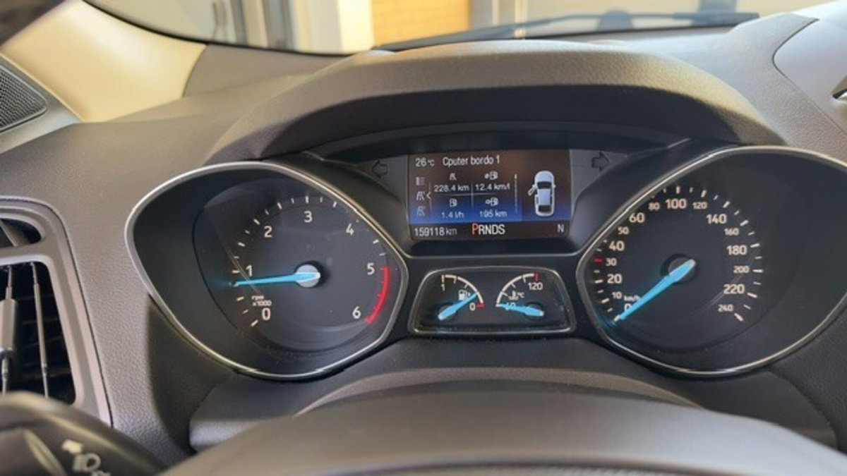 Ford Kuga 2.0 TDCI 120 CV S&S 2WD Powershift Business (11)