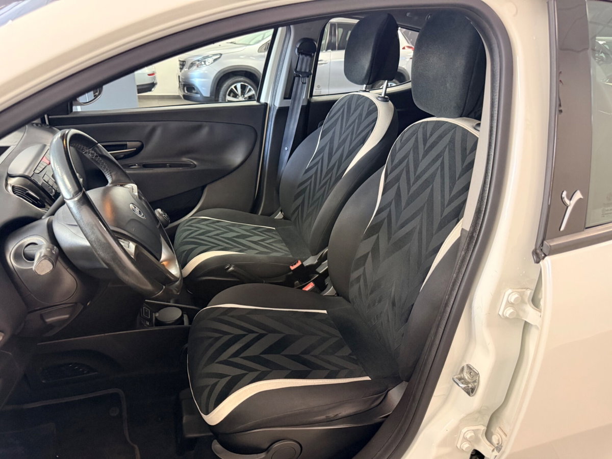 Lancia Ypsilon 1.3 MJT 16V 95 CV 5 porte S&S Gold (6)