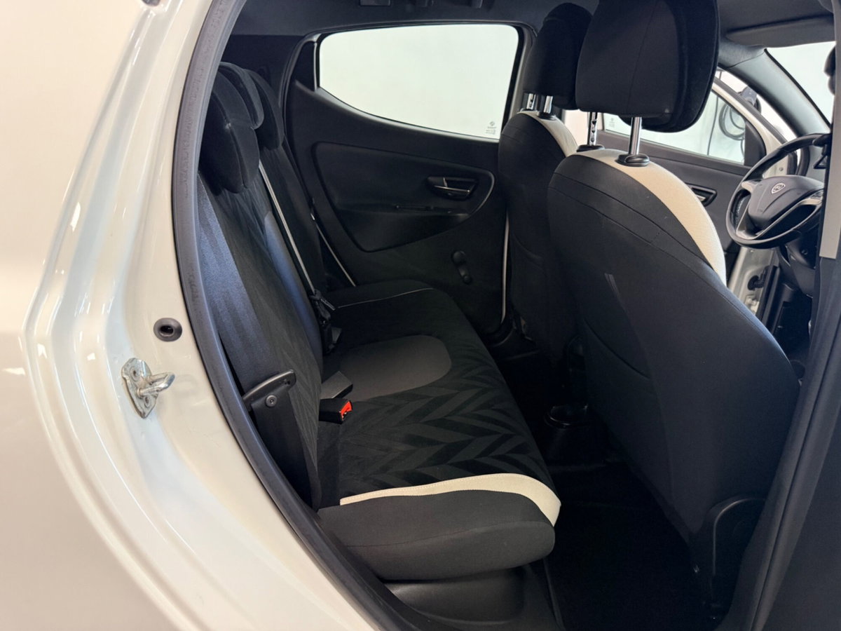 Lancia Ypsilon 1.3 MJT 16V 95 CV 5 porte S&S Gold (9)