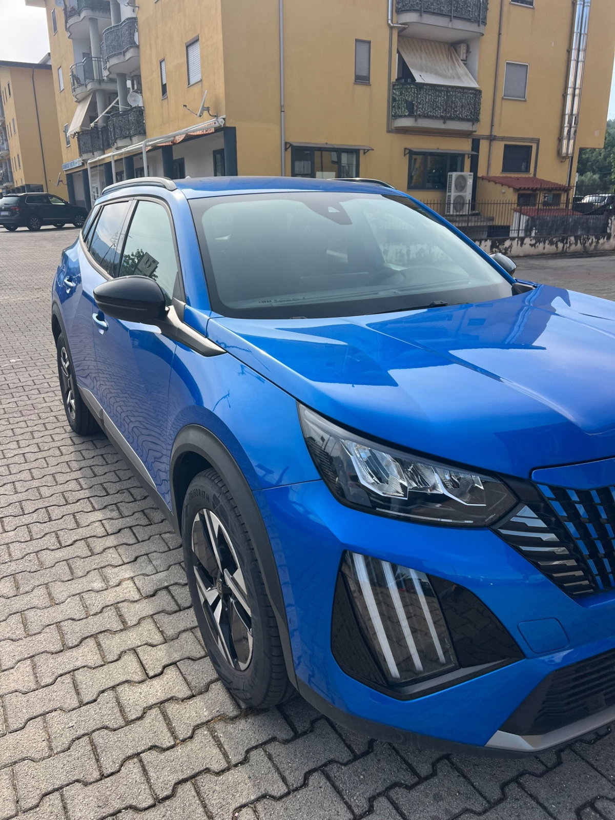 Peugeot 2008 1.2 hybrid Allure 145cv e-dcs6 (5)