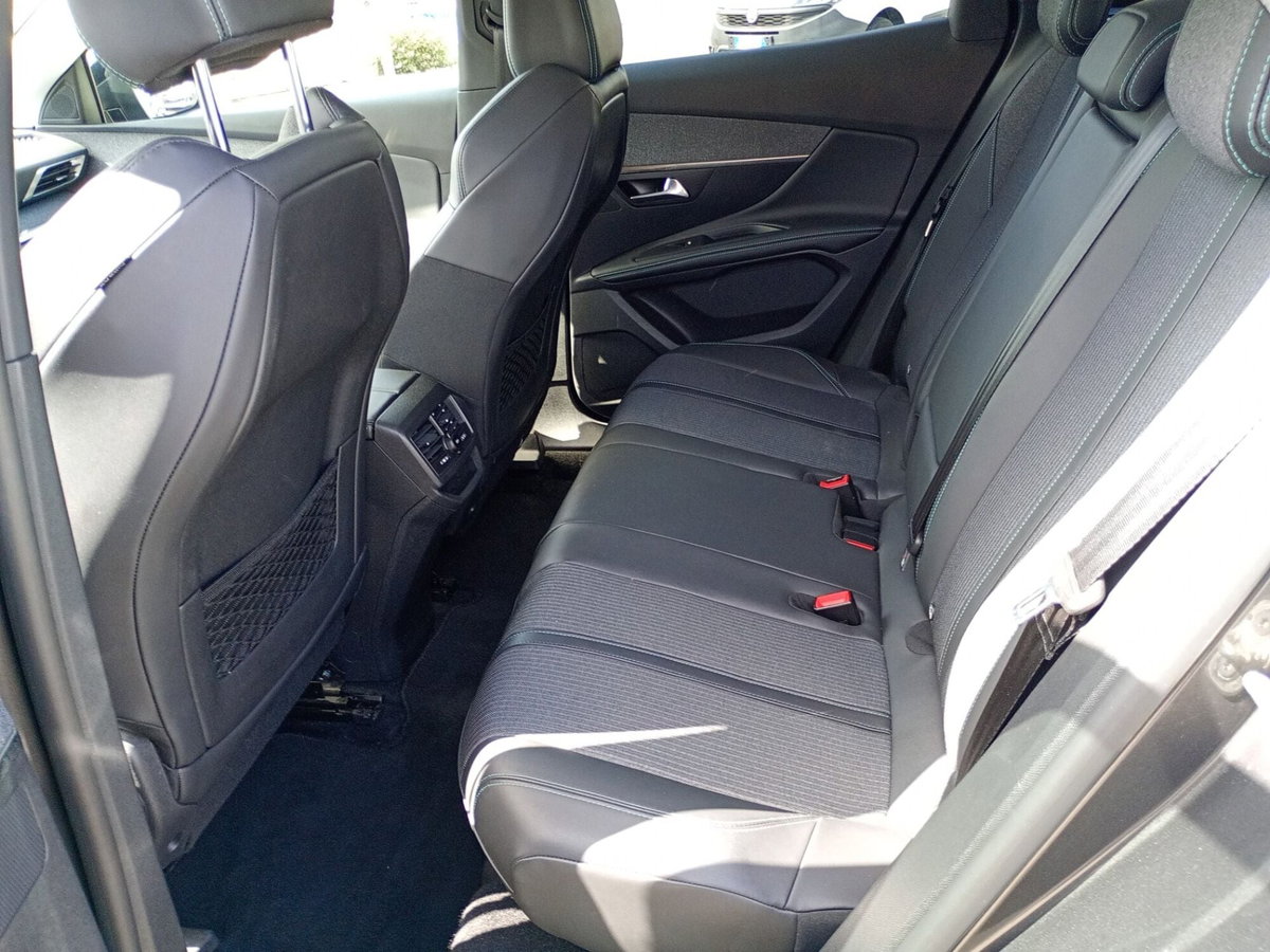 Peugeot 3008 BlueHDi 130 S&S EAT8 Allure Pack (6)