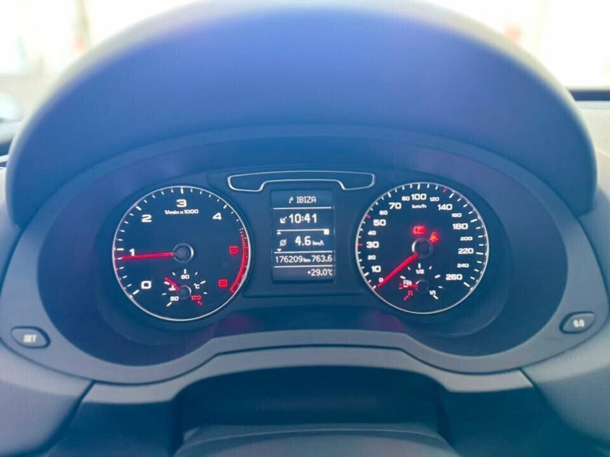 Audi Q3 2.0 TDI Business (15)