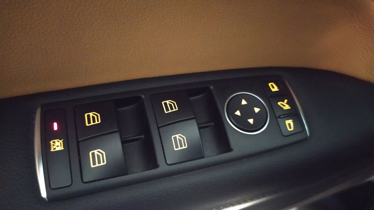 Mercedes-Benz Classe E 250 CGI BlueEFFICIENCY Executive (14)
