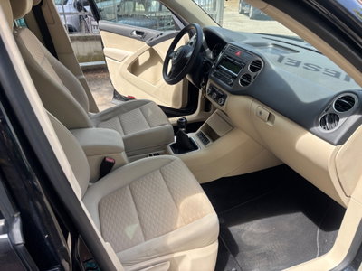 Volkswagen Tiguan 2.0 TDI DPF 4MOTION DSG Sport & Style (18)